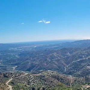 En , Comares España
